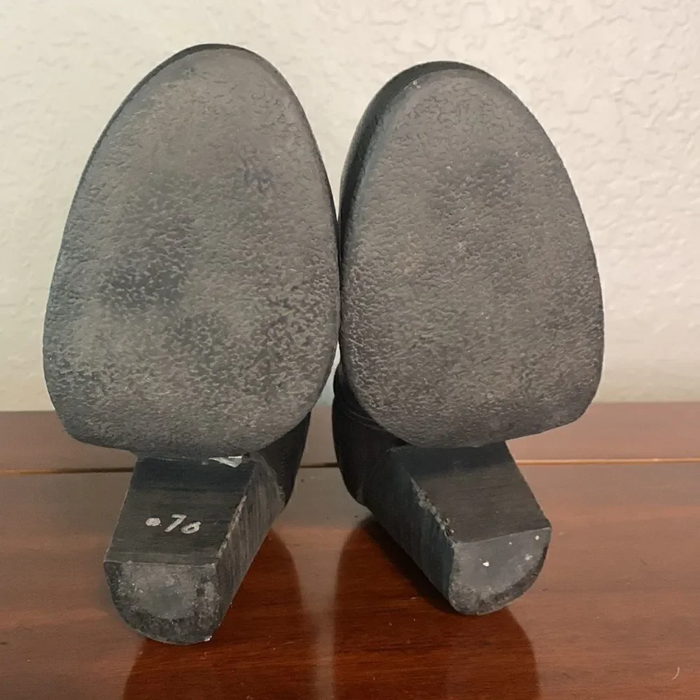 Vince Camuto black ankle booties size 8.5‎